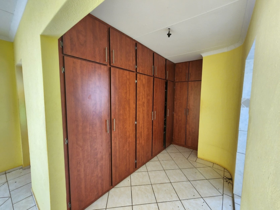 6 Bedroom Property for Sale in Flora Park Northern Cape